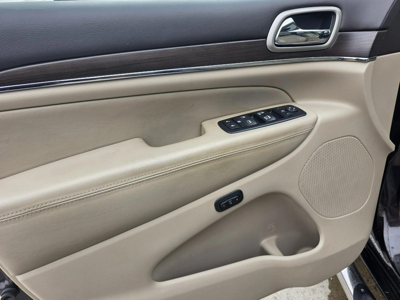 Jeep Grand Cherokee - Zdjęcie 12