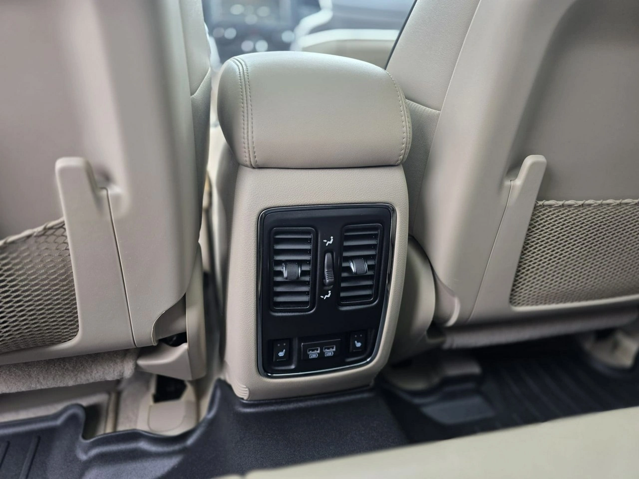 Jeep Grand Cherokee - Zdjęcie 15