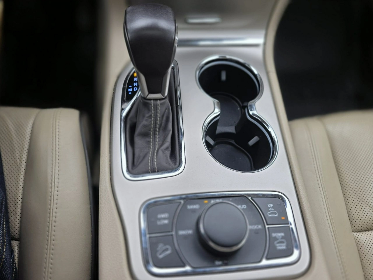 Jeep Grand Cherokee - Zdjęcie 19