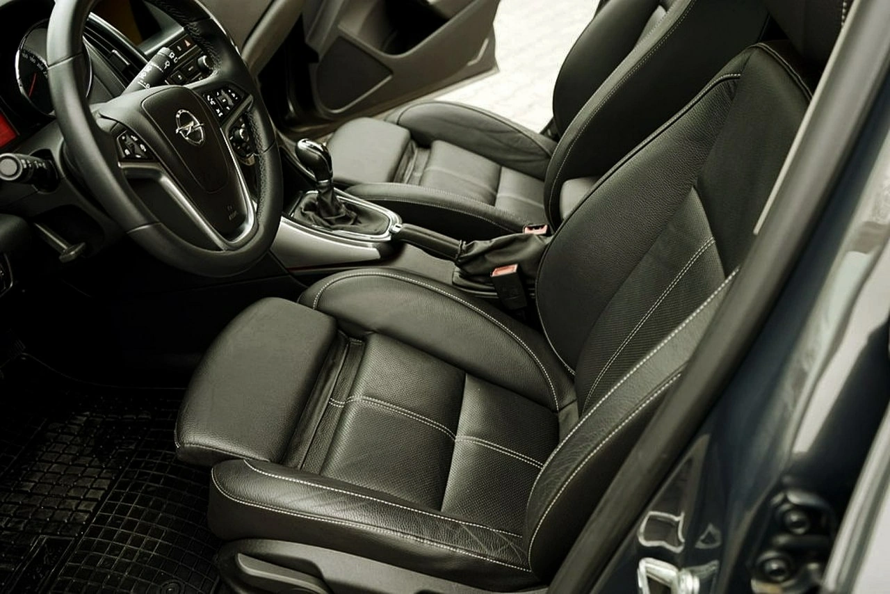 Opel Astra Sports Tourer - Zdjęcie 12