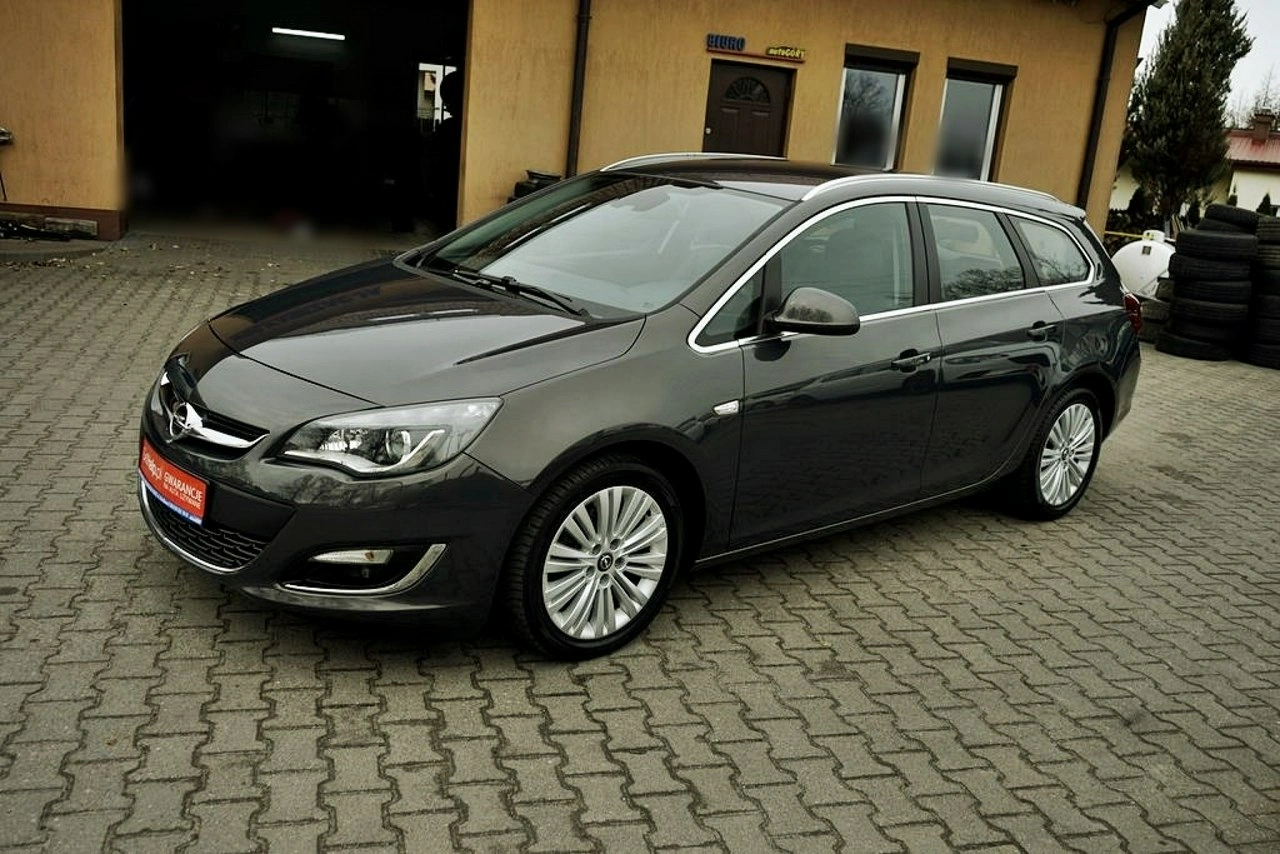 Opel Astra Sports Tourer - Zdjęcie 1