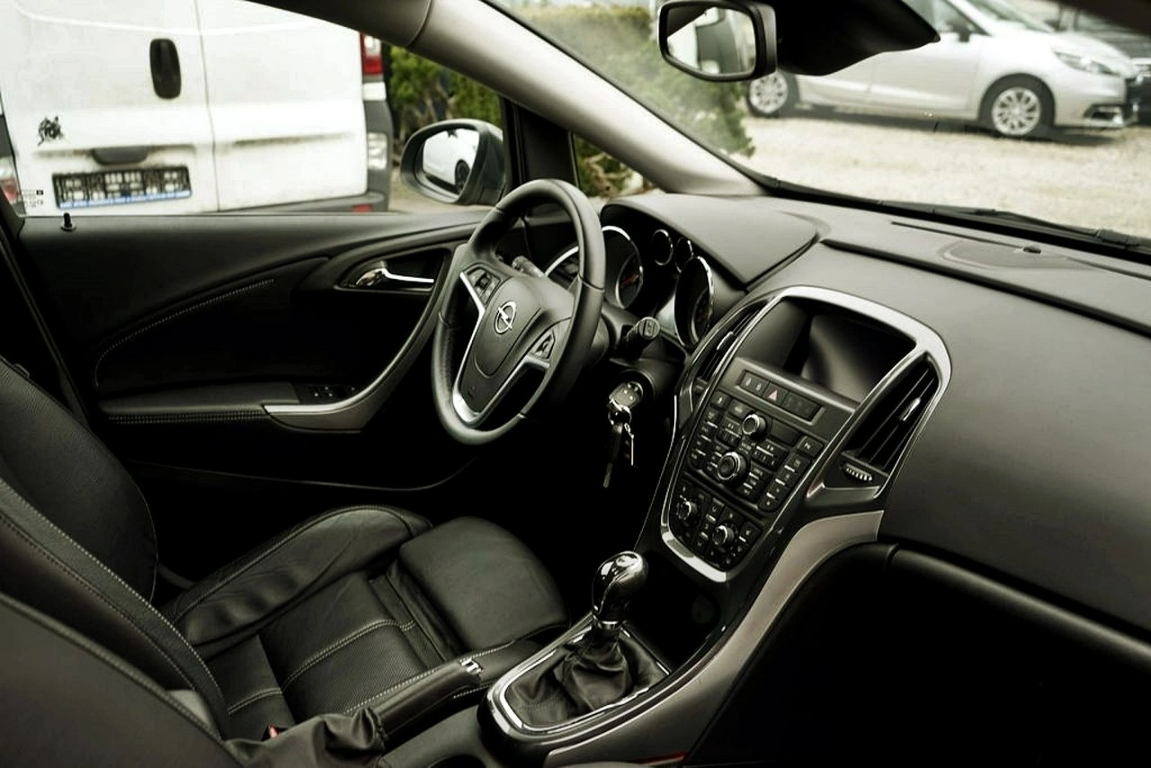 Opel Astra Sports Tourer - Zdjęcie 19