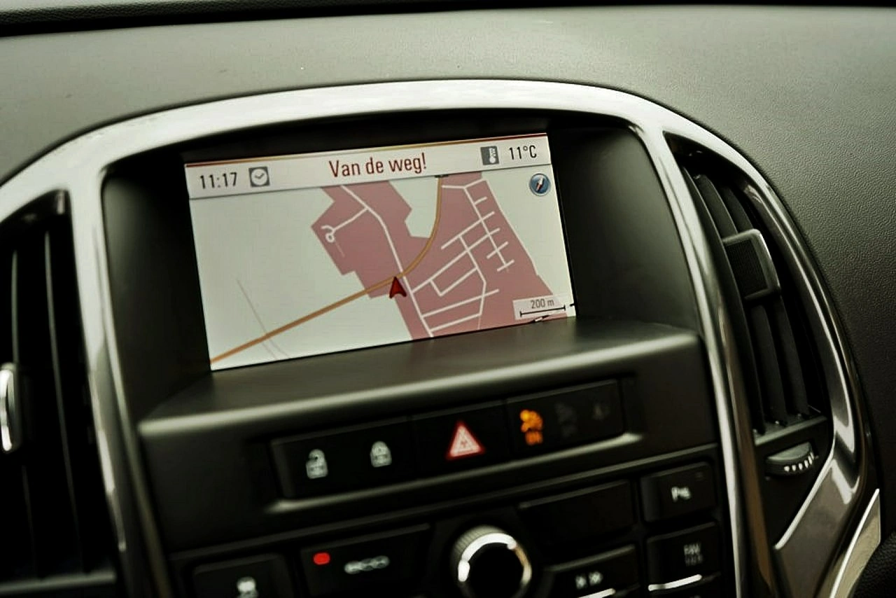 Opel Astra Sports Tourer - Zdjęcie 21