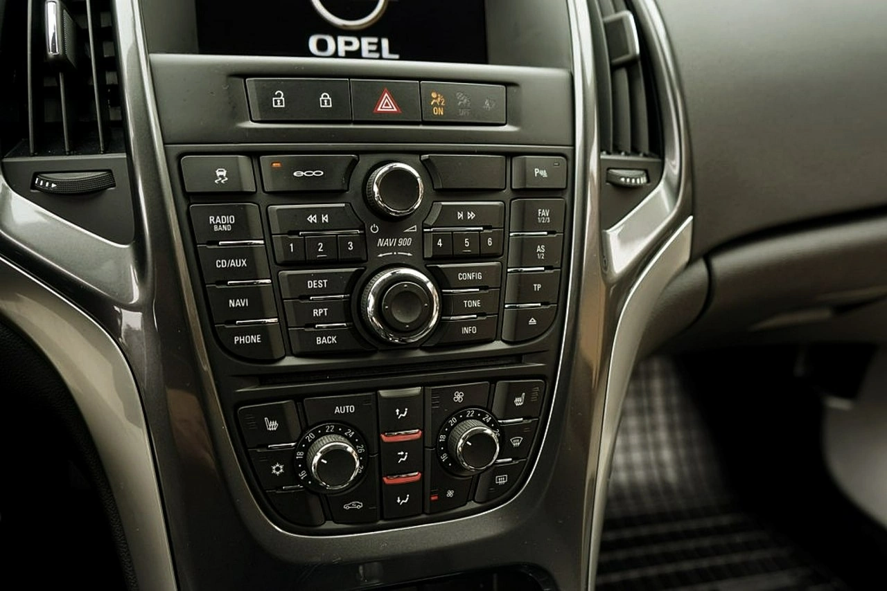 Opel Astra Sports Tourer - Zdjęcie 22