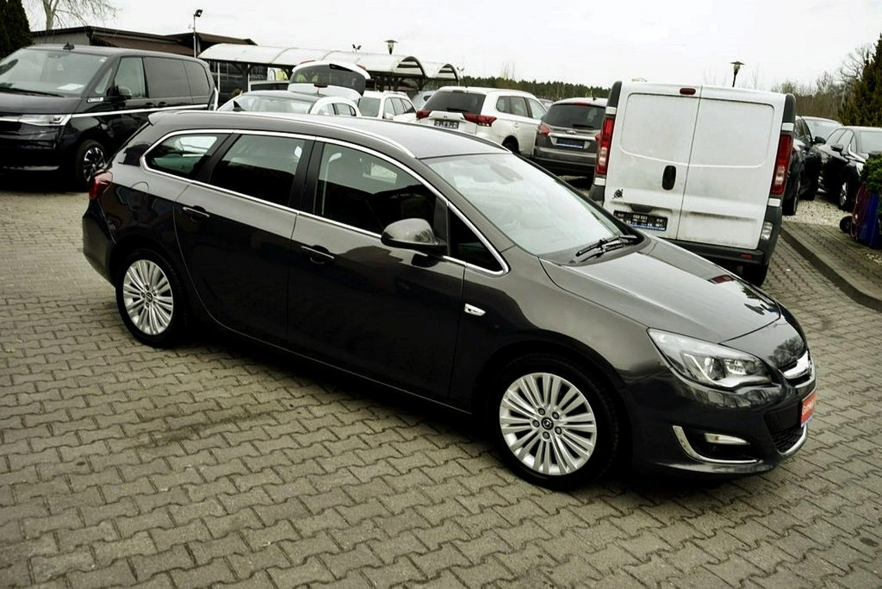 Opel Astra Sports Tourer - Zdjęcie 3