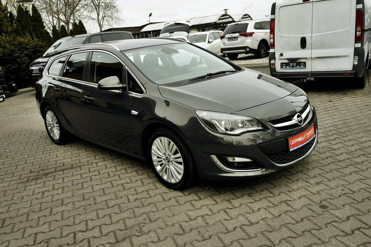 Opel Astra Sports Tourer - Zdjęcie 4
