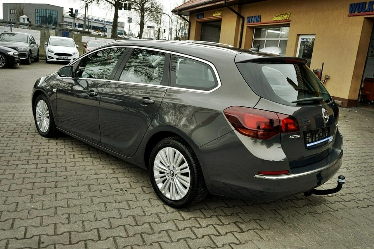 Opel Astra Sports Tourer - Zdjęcie 6