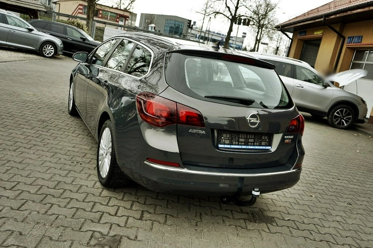 Opel Astra Sports Tourer - Zdjęcie 7