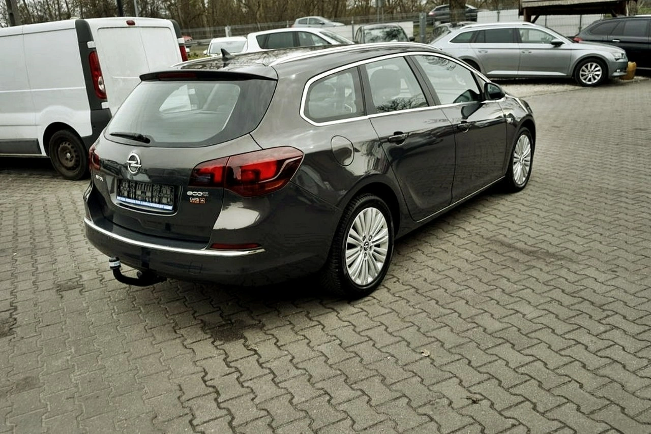 Opel Astra Sports Tourer - Zdjęcie 8