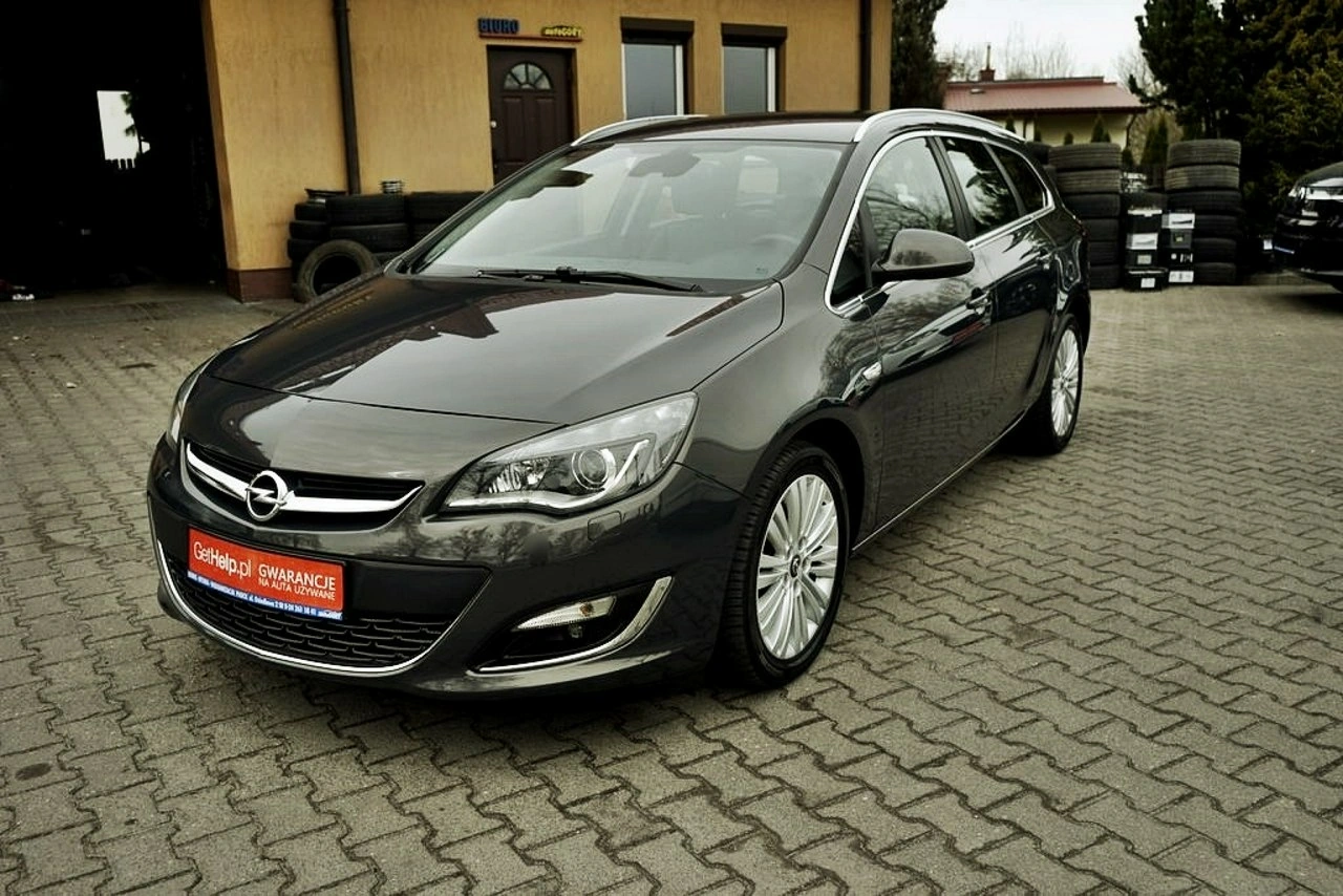 Opel Astra Sports Tourer - Główne zdjęcie