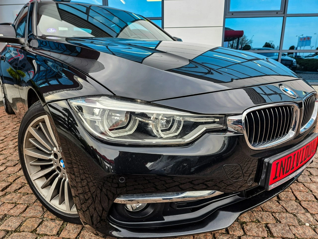 BMW 330 - Główne zdjęcie