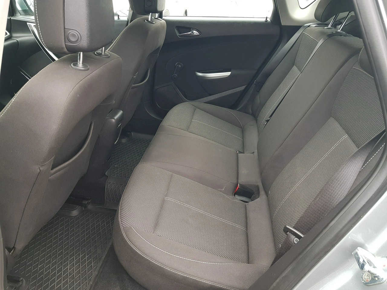 Opel Astra - Zdjęcie 10