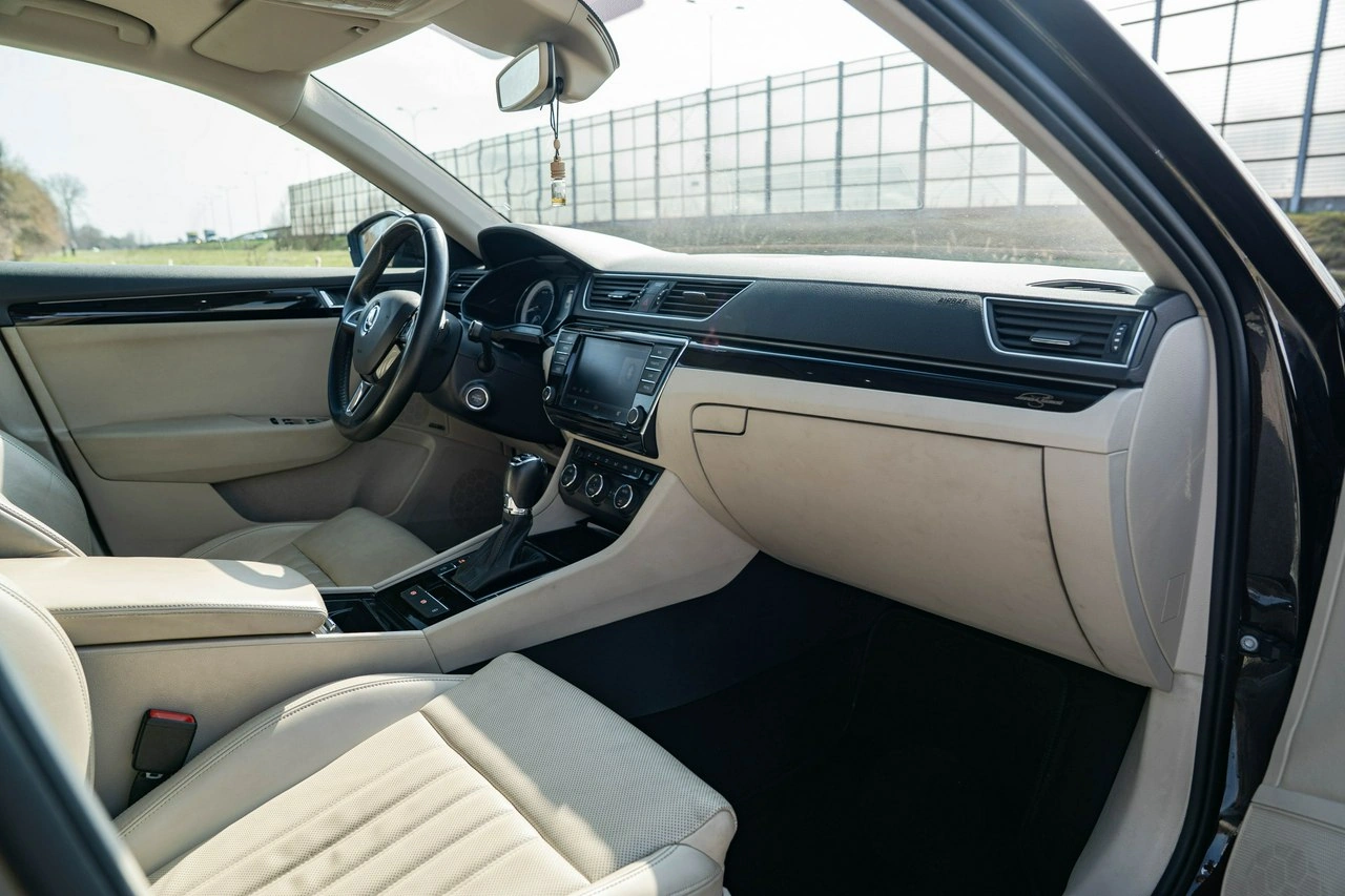 Skoda Superb - Zdjęcie 17