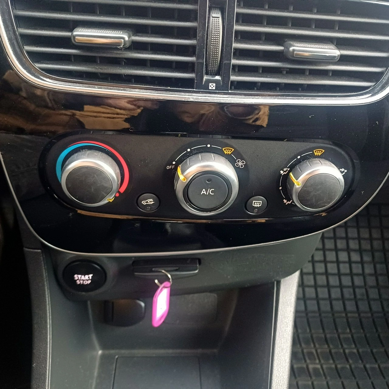 Renault Clio - Zdjęcie 16