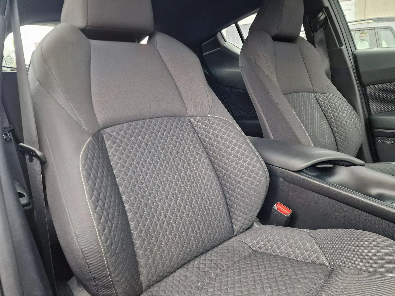 Toyota C-HR - Zdjęcie 22