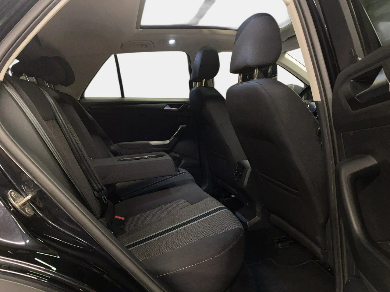 Volkswagen T-Roc - Zdjęcie 15