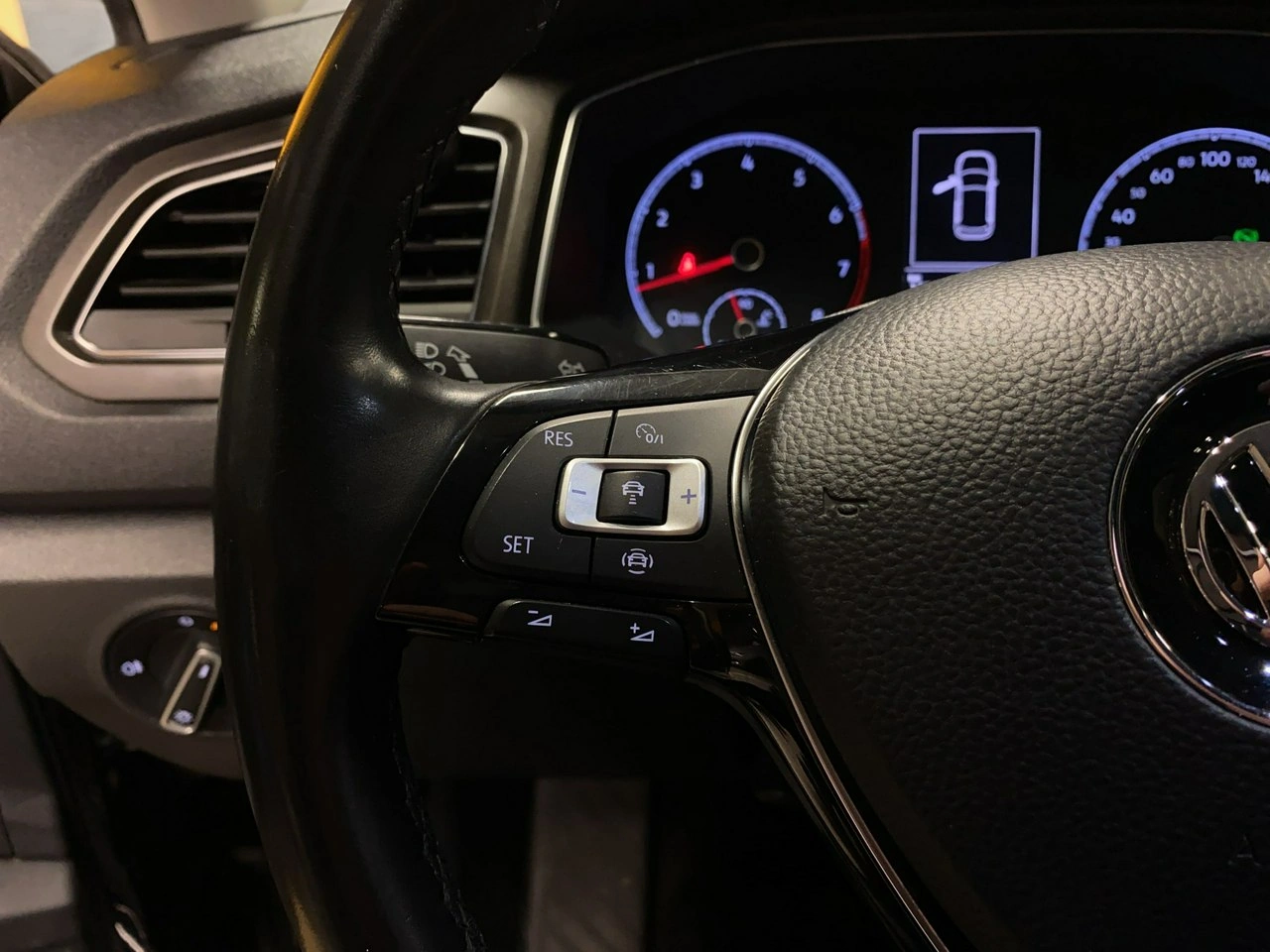 Volkswagen T-Roc - Zdjęcie 21