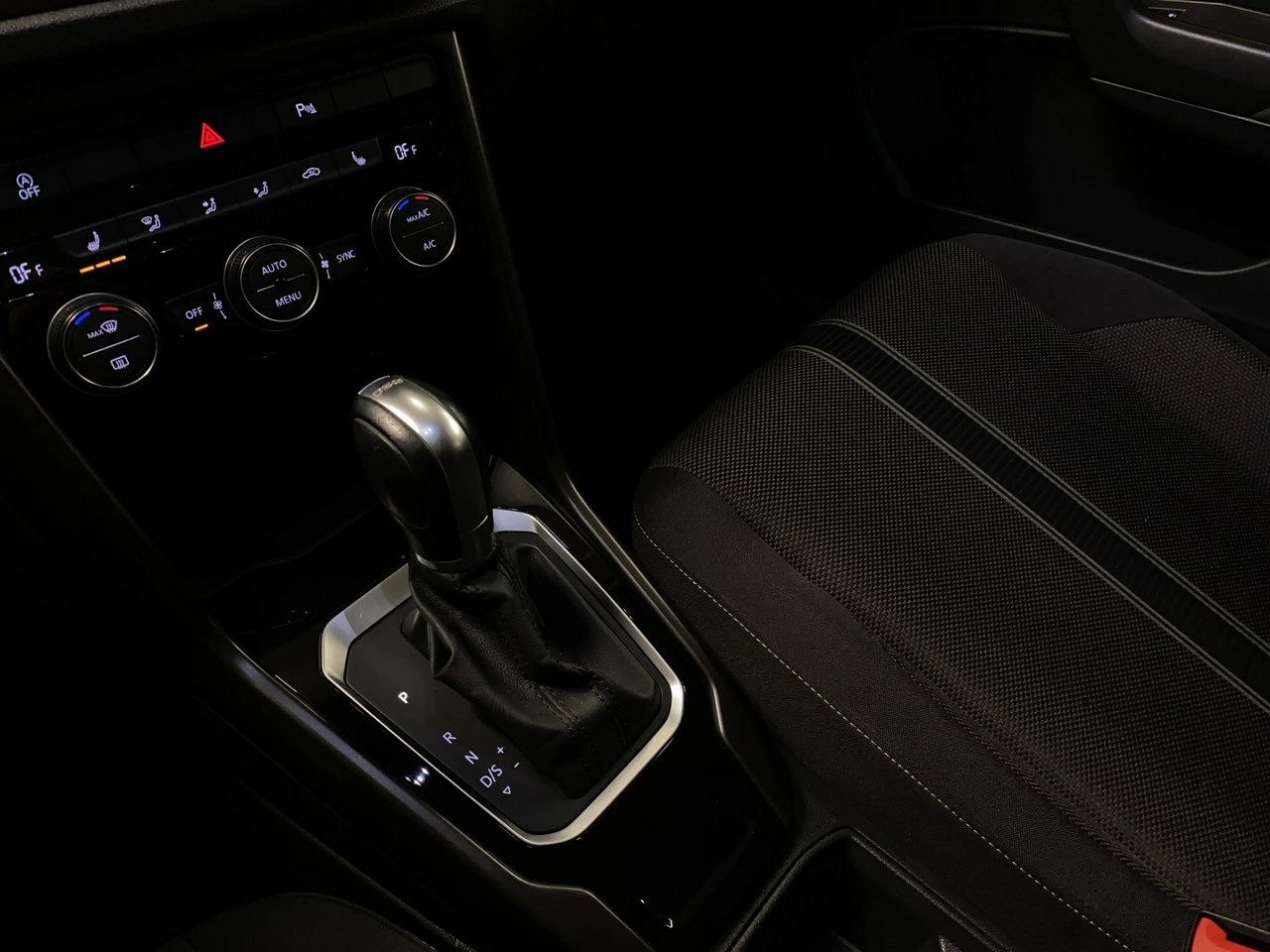 Volkswagen T-Roc - Zdjęcie 34