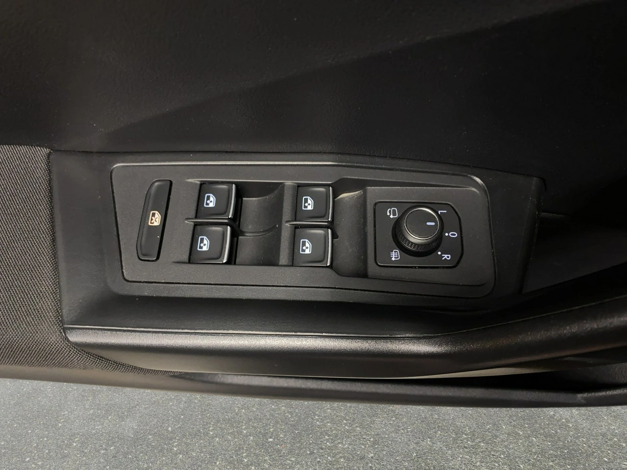 Volkswagen T-Roc - Zdjęcie 37