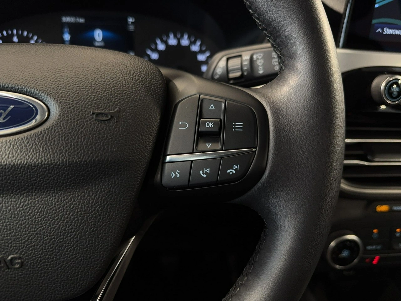 Ford Kuga - Zdjęcie 17