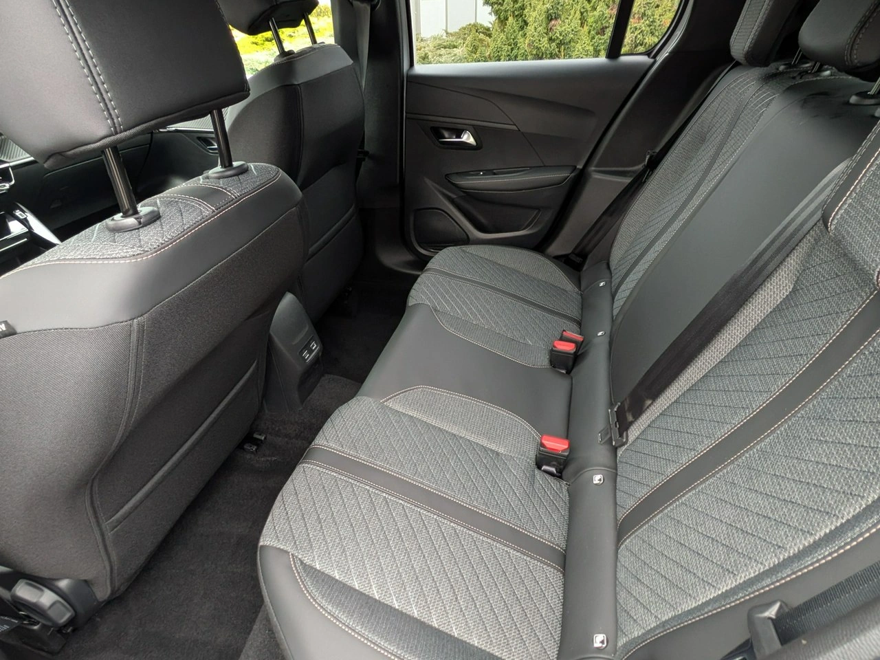 Peugeot 208 - Zdjęcie 9