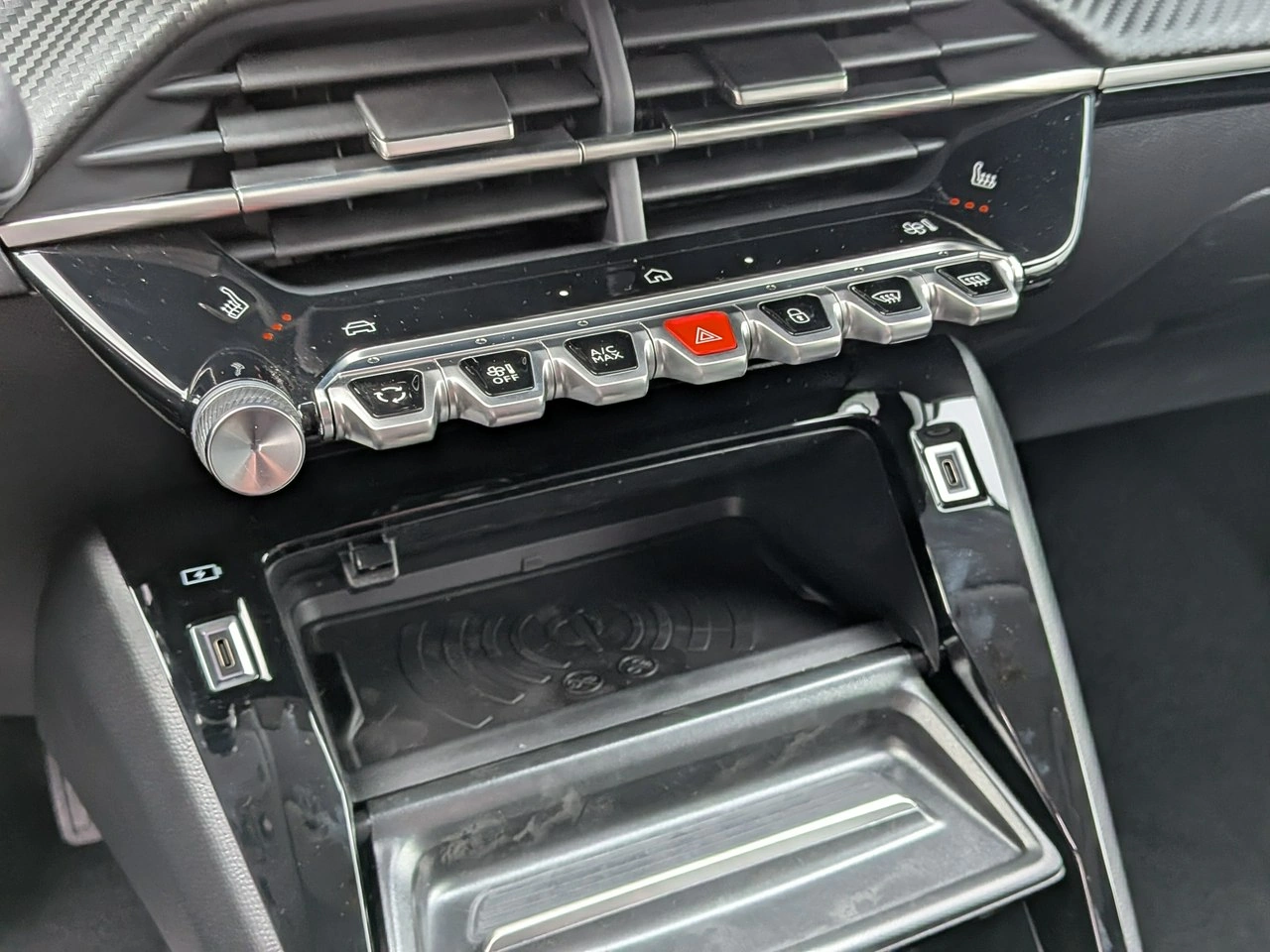 Peugeot 208 - Zdjęcie 15