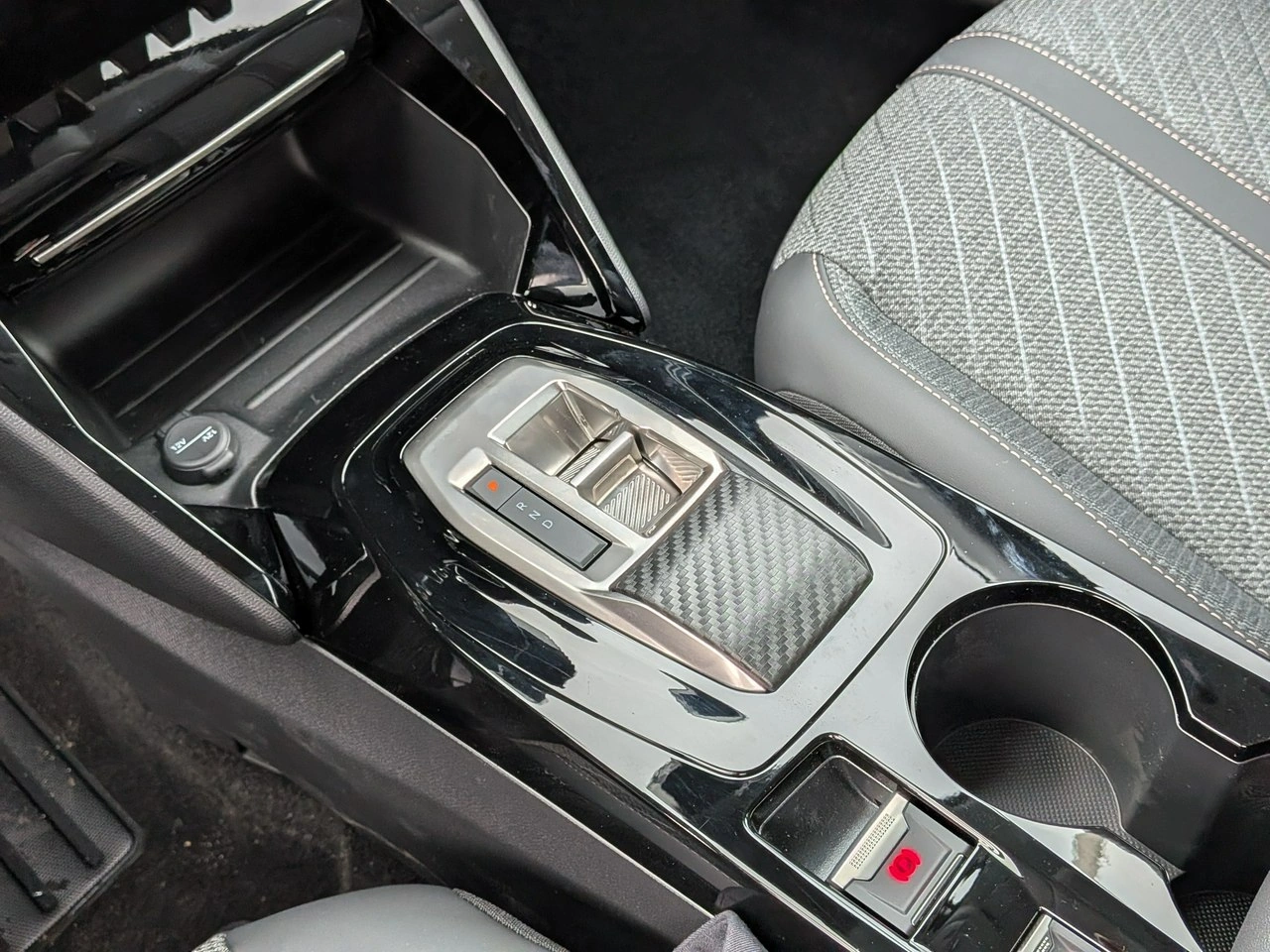 Peugeot 208 - Zdjęcie 16