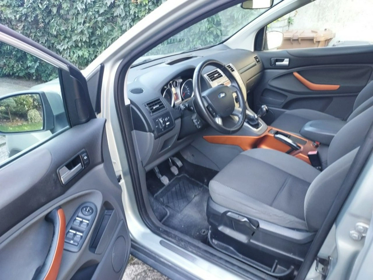 Ford Kuga - Zdjęcie 21