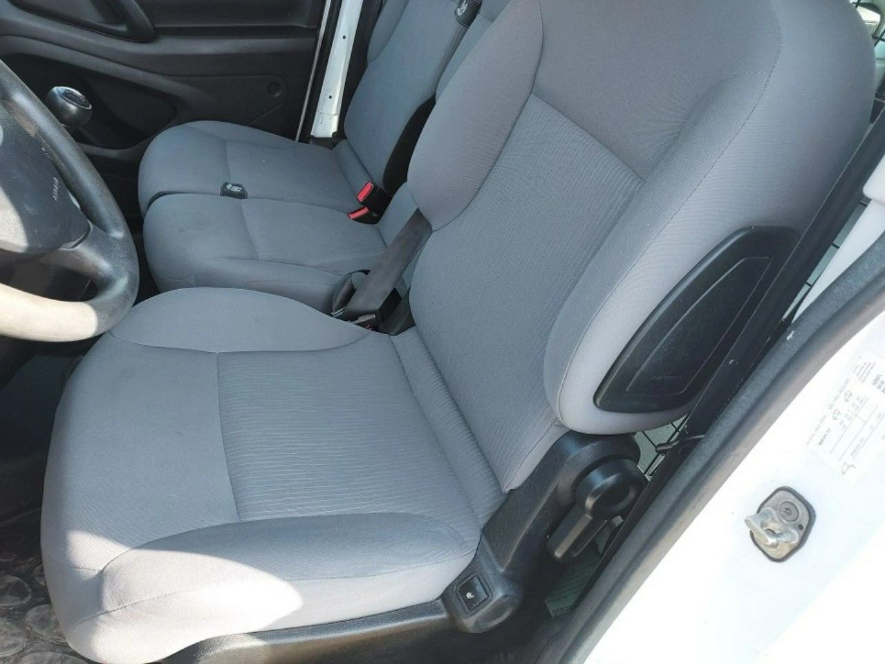 Peugeot Partner - Zdjęcie 17