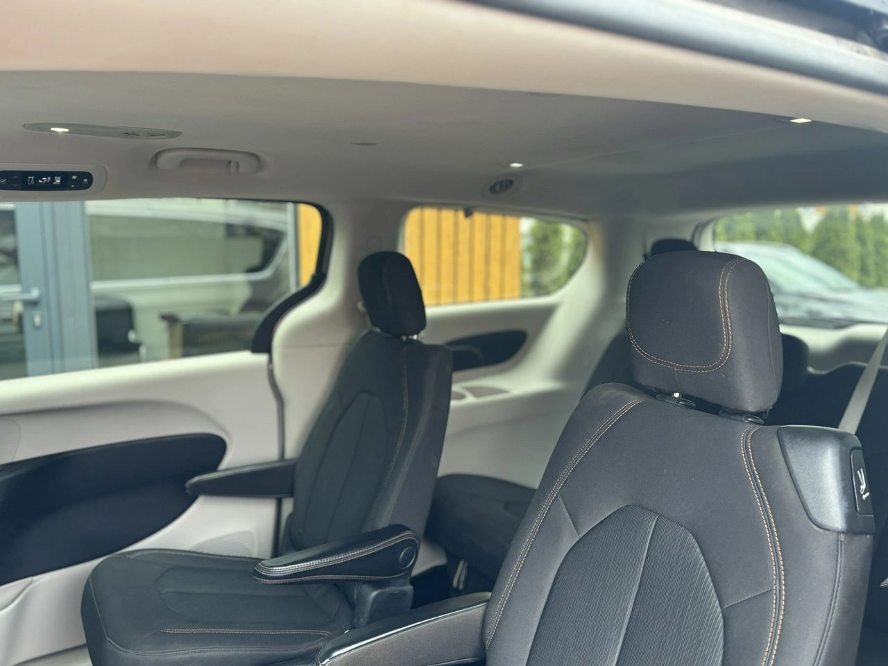 Chrysler Pacifica - Zdjęcie 10