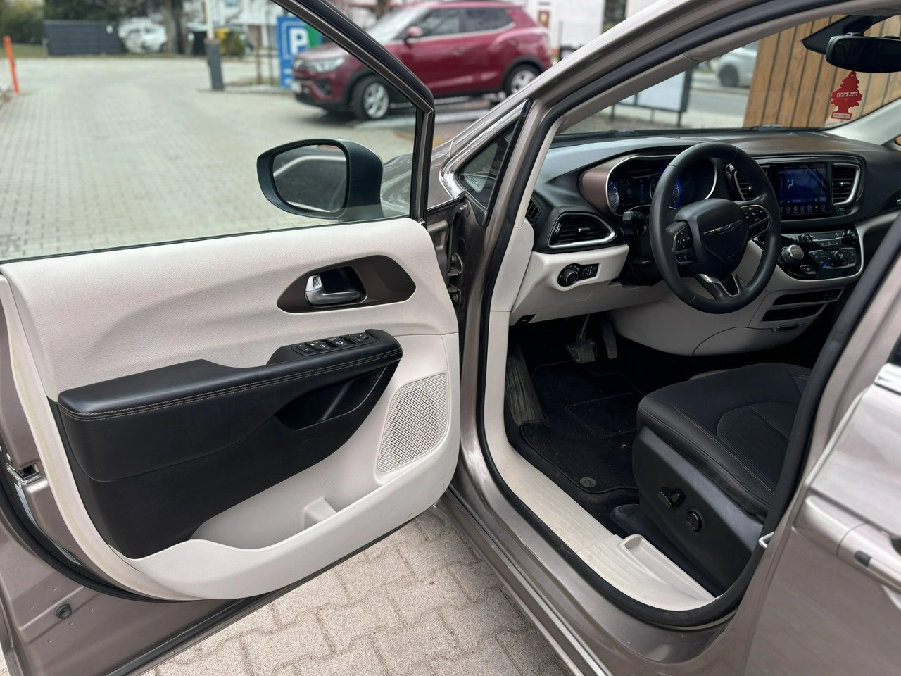 Chrysler Pacifica - Zdjęcie 4