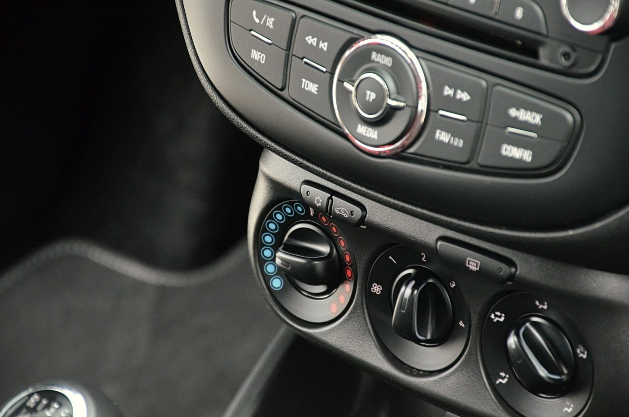 Opel Corsa - Zdjęcie 21