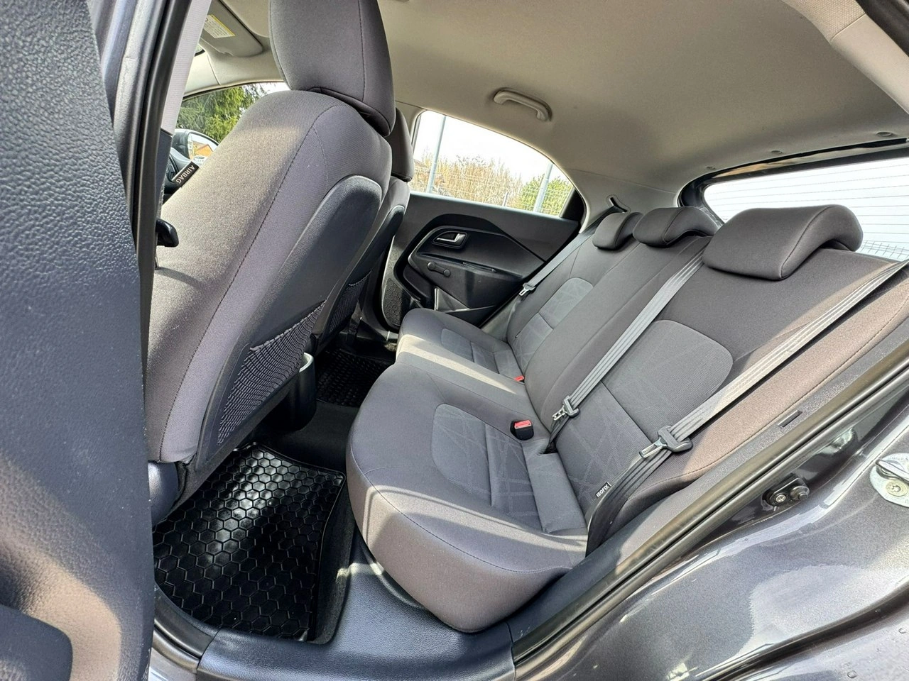 Kia Rio - Zdjęcie 23