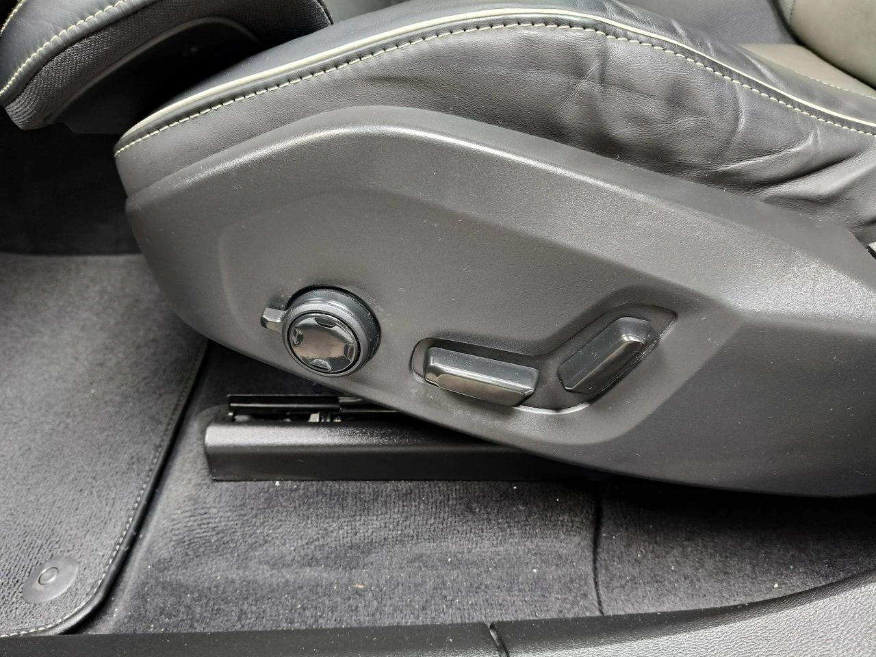 Volvo XC 60 - Zdjęcie 21