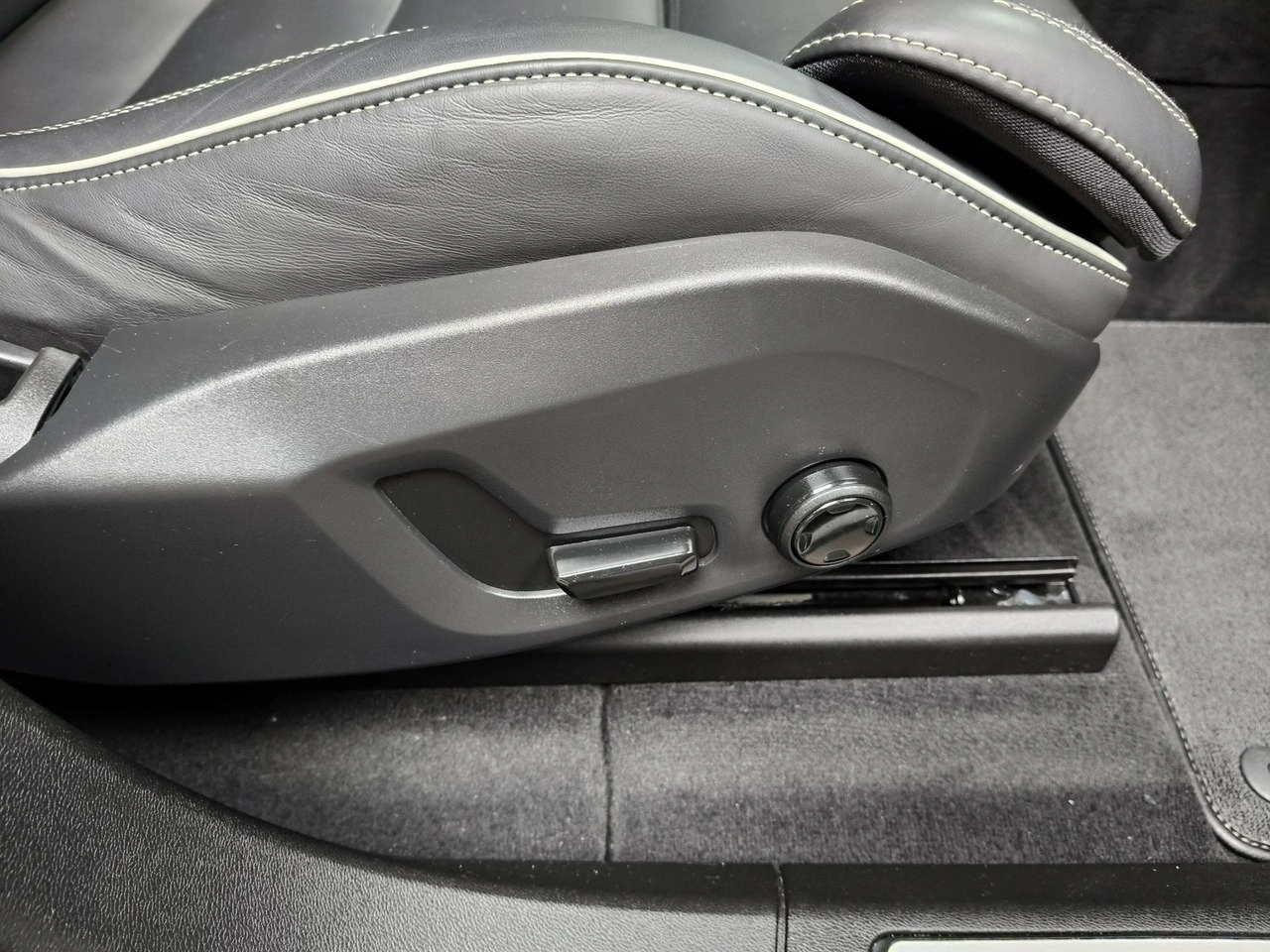 Volvo XC 60 - Zdjęcie 17