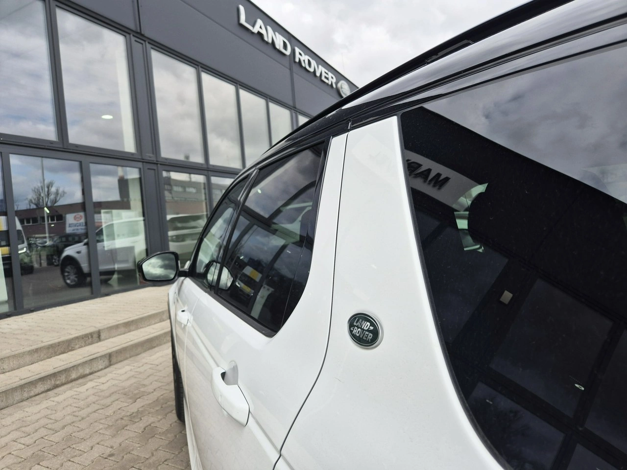 Land Rover Discovery Sport - Zdjęcie 16