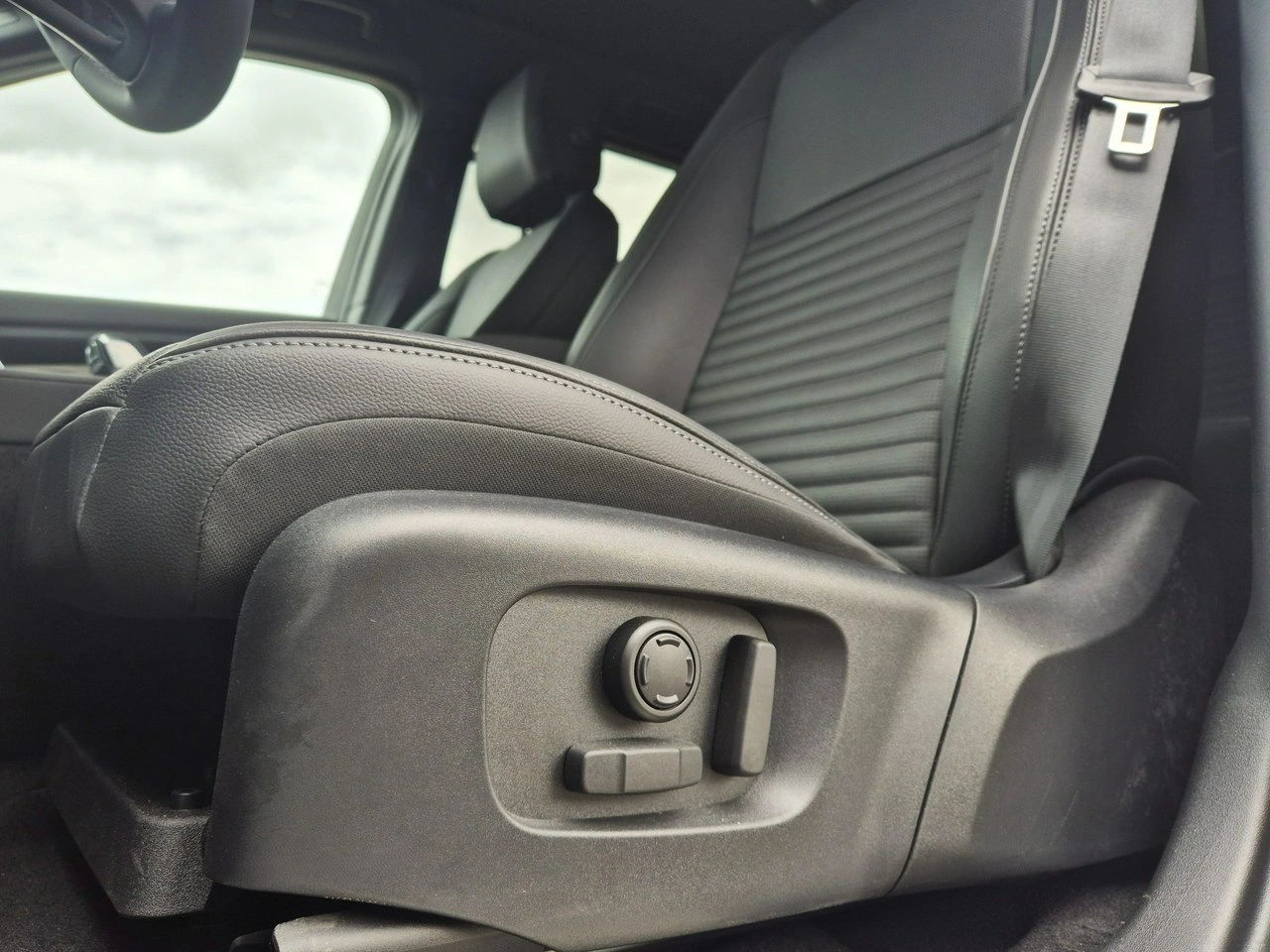 Land Rover Discovery Sport - Zdjęcie 22