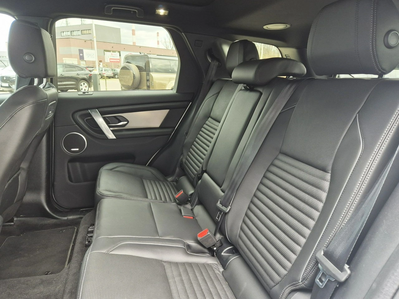 Land Rover Discovery Sport - Zdjęcie 25