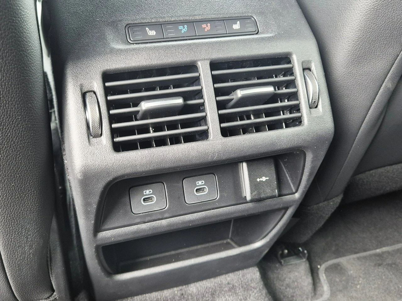 Land Rover Discovery Sport - Zdjęcie 26