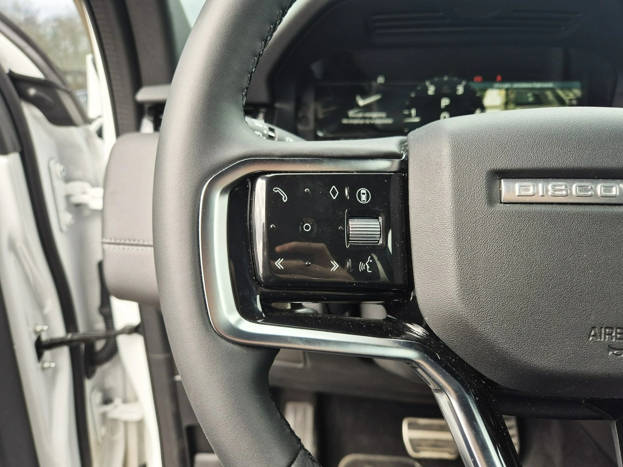 Land Rover Discovery Sport - Zdjęcie 32