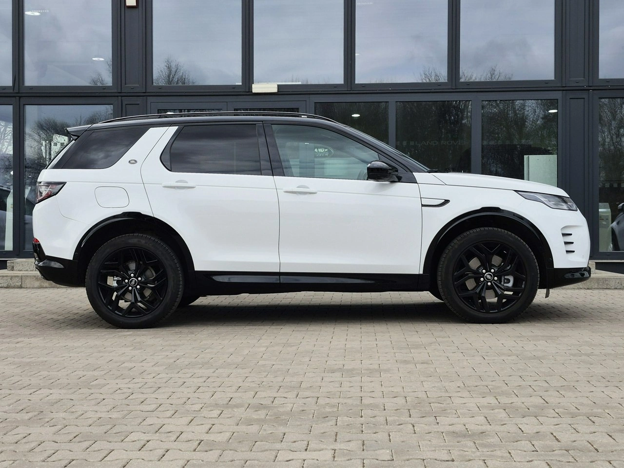 Land Rover Discovery Sport - Zdjęcie 4