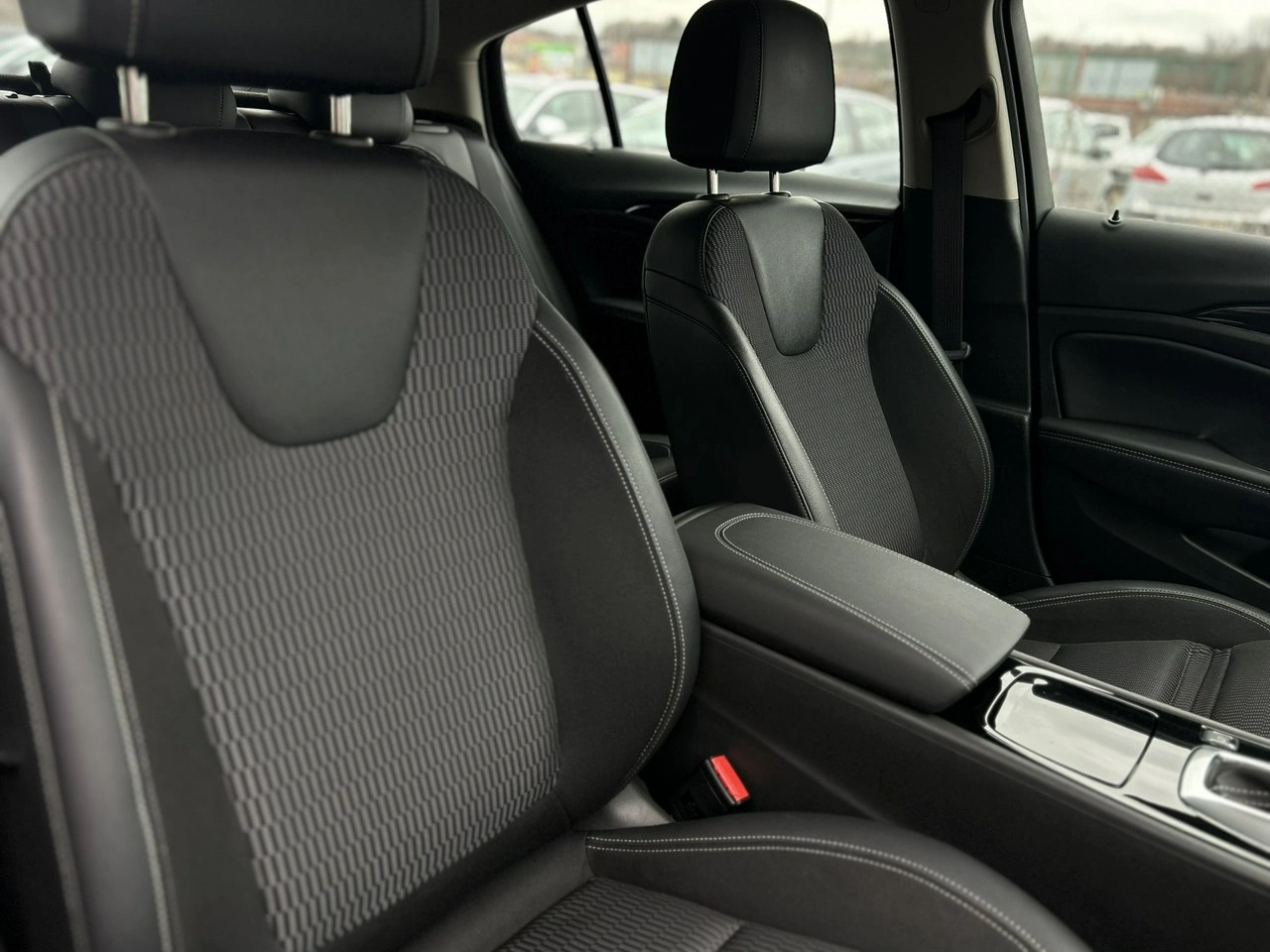 Opel Insignia - Zdjęcie 10