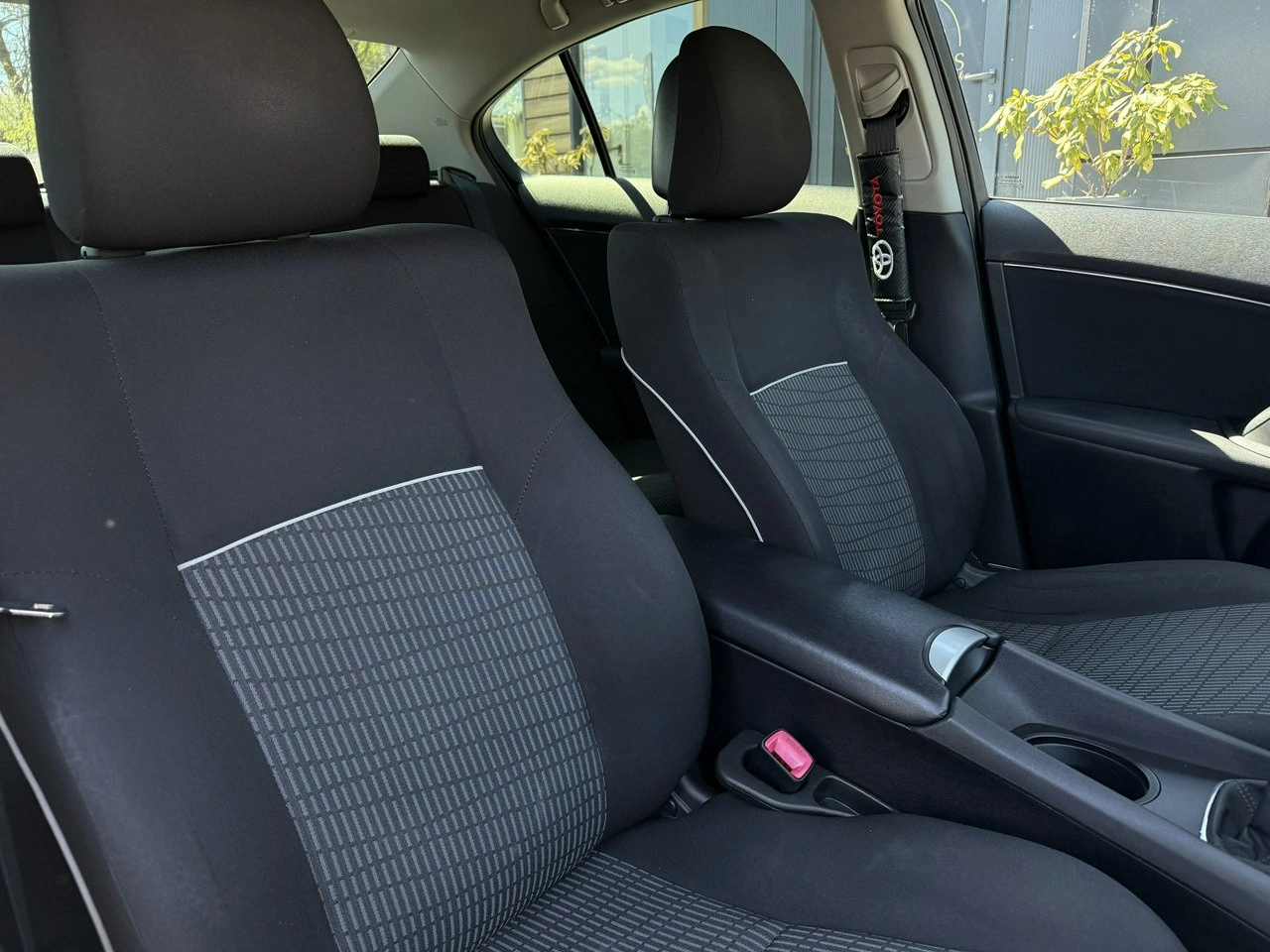 Toyota Avensis - Zdjęcie 9