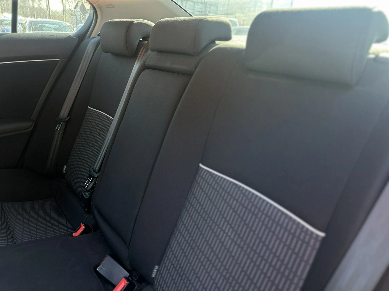 Toyota Avensis - Zdjęcie 14