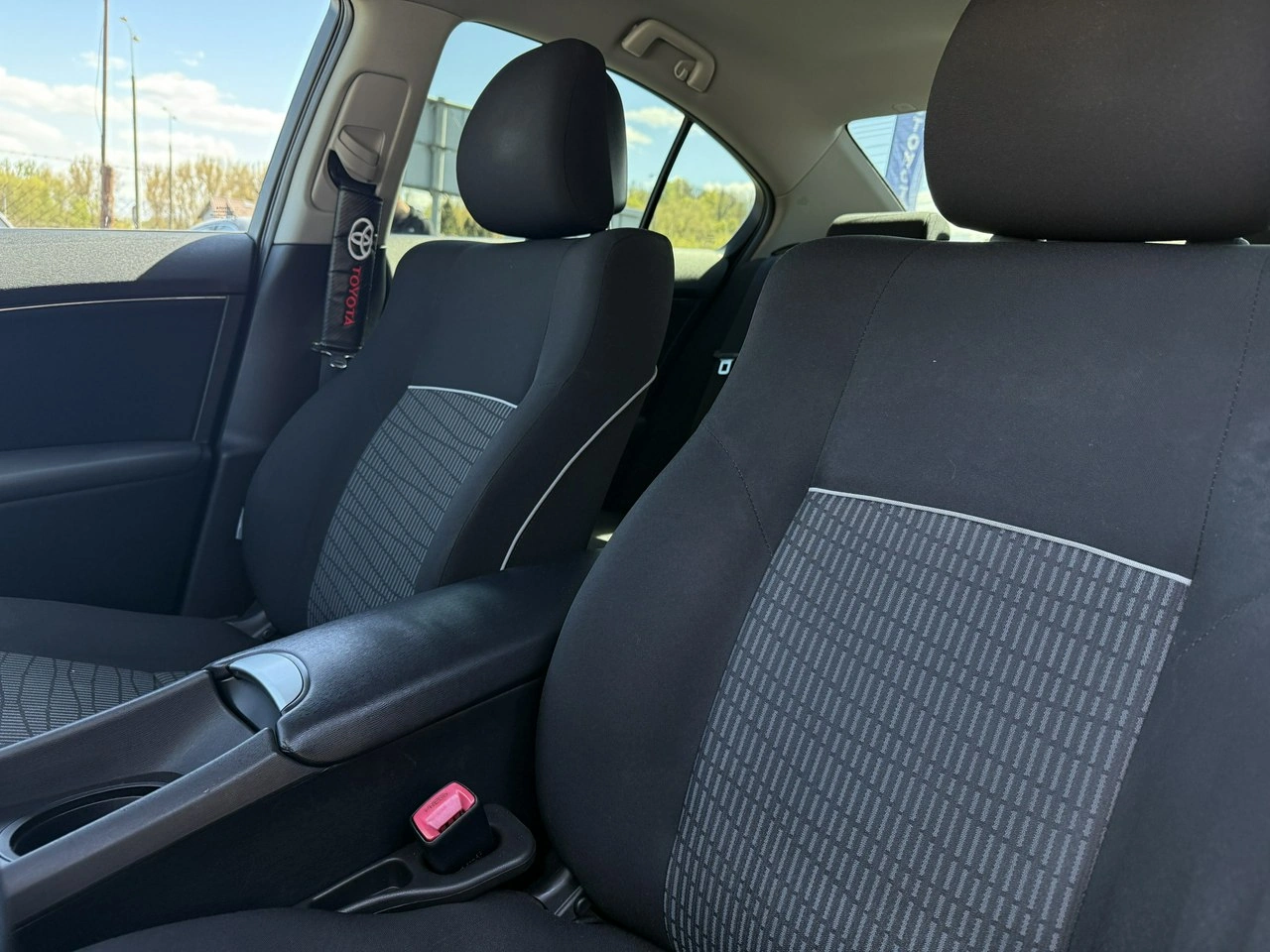 Toyota Avensis - Zdjęcie 8