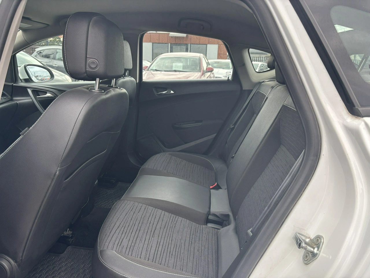 Opel Astra - Zdjęcie 29