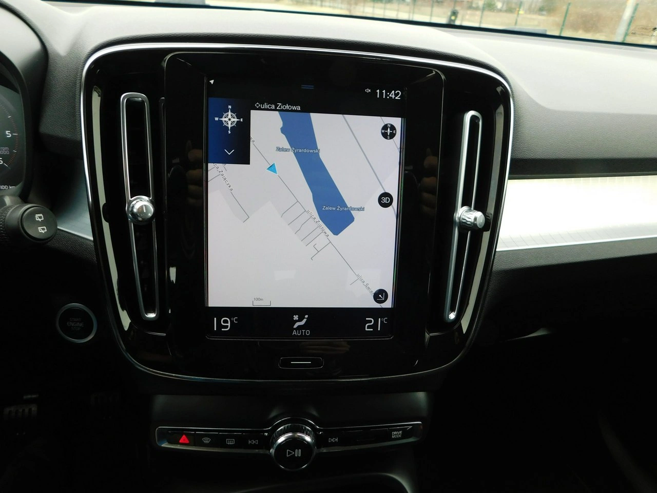 Volvo XC 40 - Zdjęcie 10