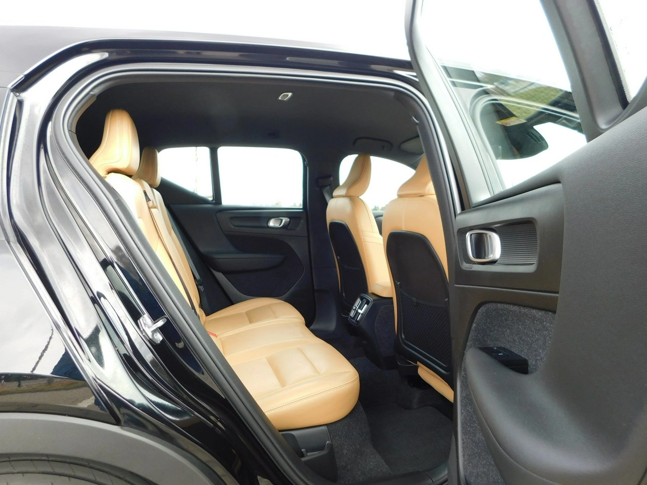 Volvo XC 40 - Zdjęcie 10