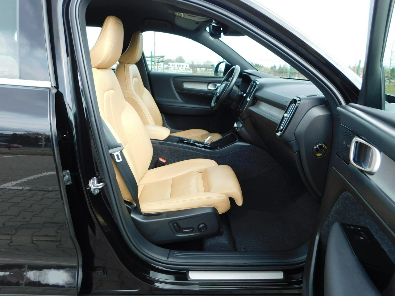 Volvo XC 40 - Zdjęcie 8