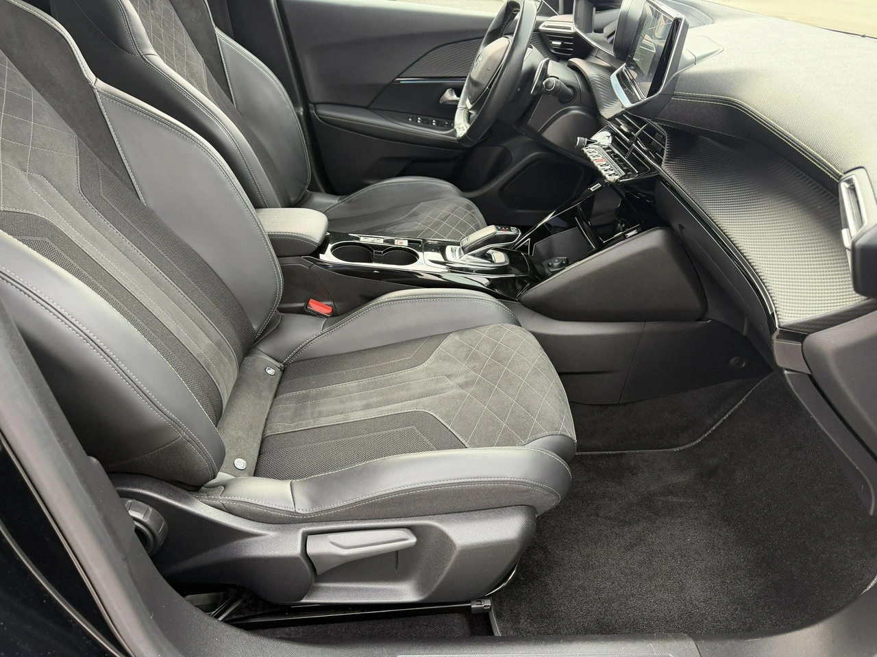 Peugeot 2008 - Zdjęcie 33